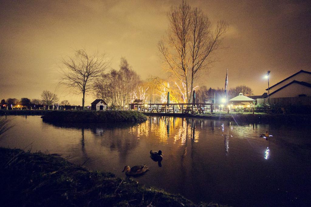 The Black Swan Glazebrook Buitenkant foto